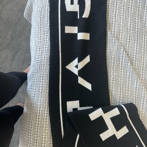 NWOT Givenchy Football Scarf - Picture 5 of 10